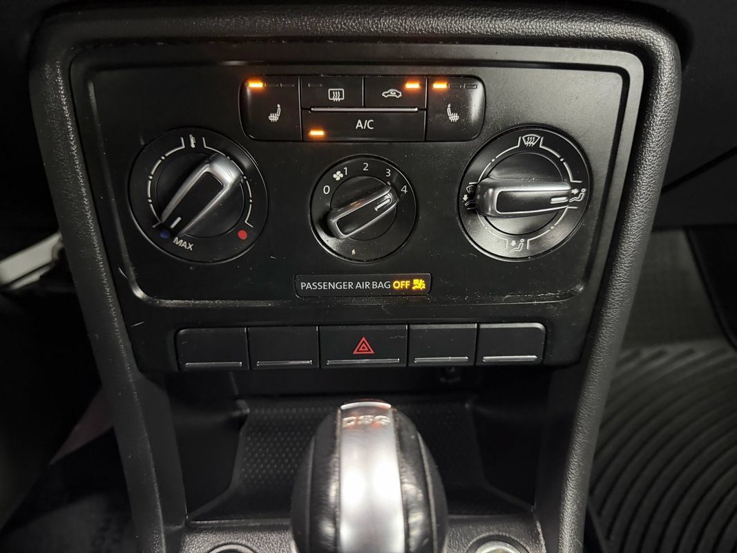 Used 2013 Volkswagen Beetle TDI FWD image 23