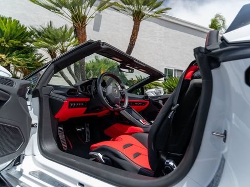 Used 2024 Lamborghini Huracan EVO AWD/4WD image 7
