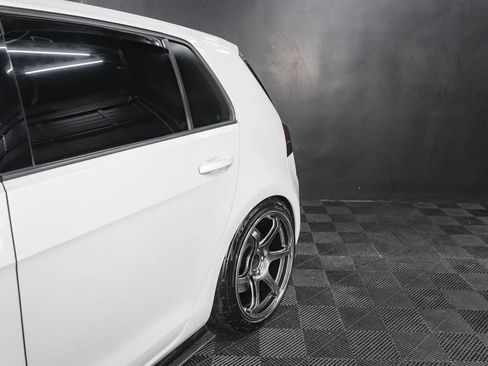 Used 2018 Volkswagen Golf R 4-Door image 11