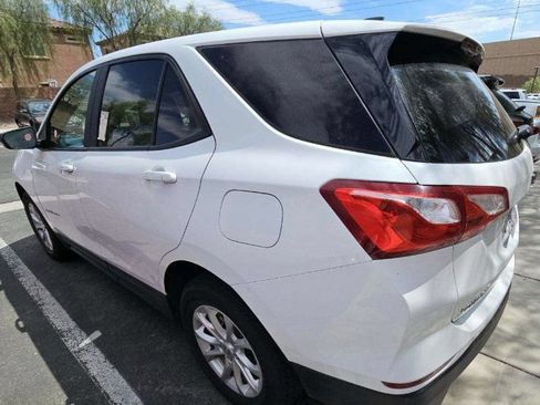 Used 2021 Chevrolet Equinox LS w/ LS Convenience Package AWD/4WD image 2
