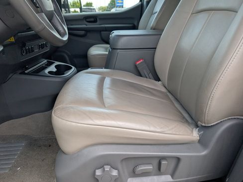 Used 2014 Nissan NV 3500 SL w/ Technology Package RWD image 7