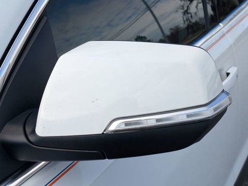 Used 2023 GMC Acadia SLT w/ Technology Package image 13