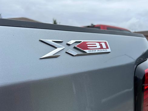 Used 2023 GMC Sierra 1500 SLE w/ X31 Off-Road Package image 6