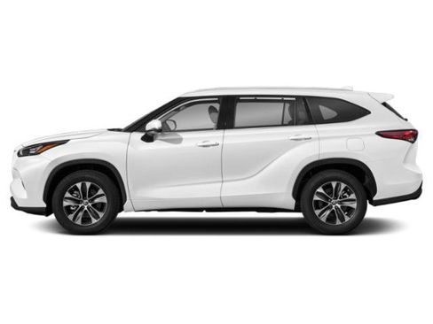 Used 2022 Toyota Highlander XLE image 3