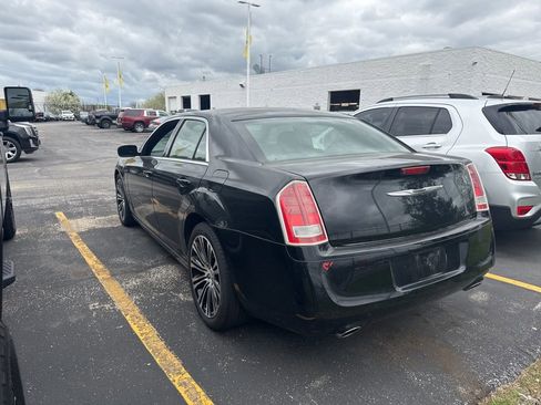 Used 2013 Chrysler 300 S RWD image 5