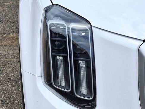 Used 2025 Kia Telluride SX w/ SX Captain's Chair Package image 9