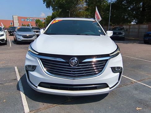 Used 2023 Buick Enclave Essence image 3