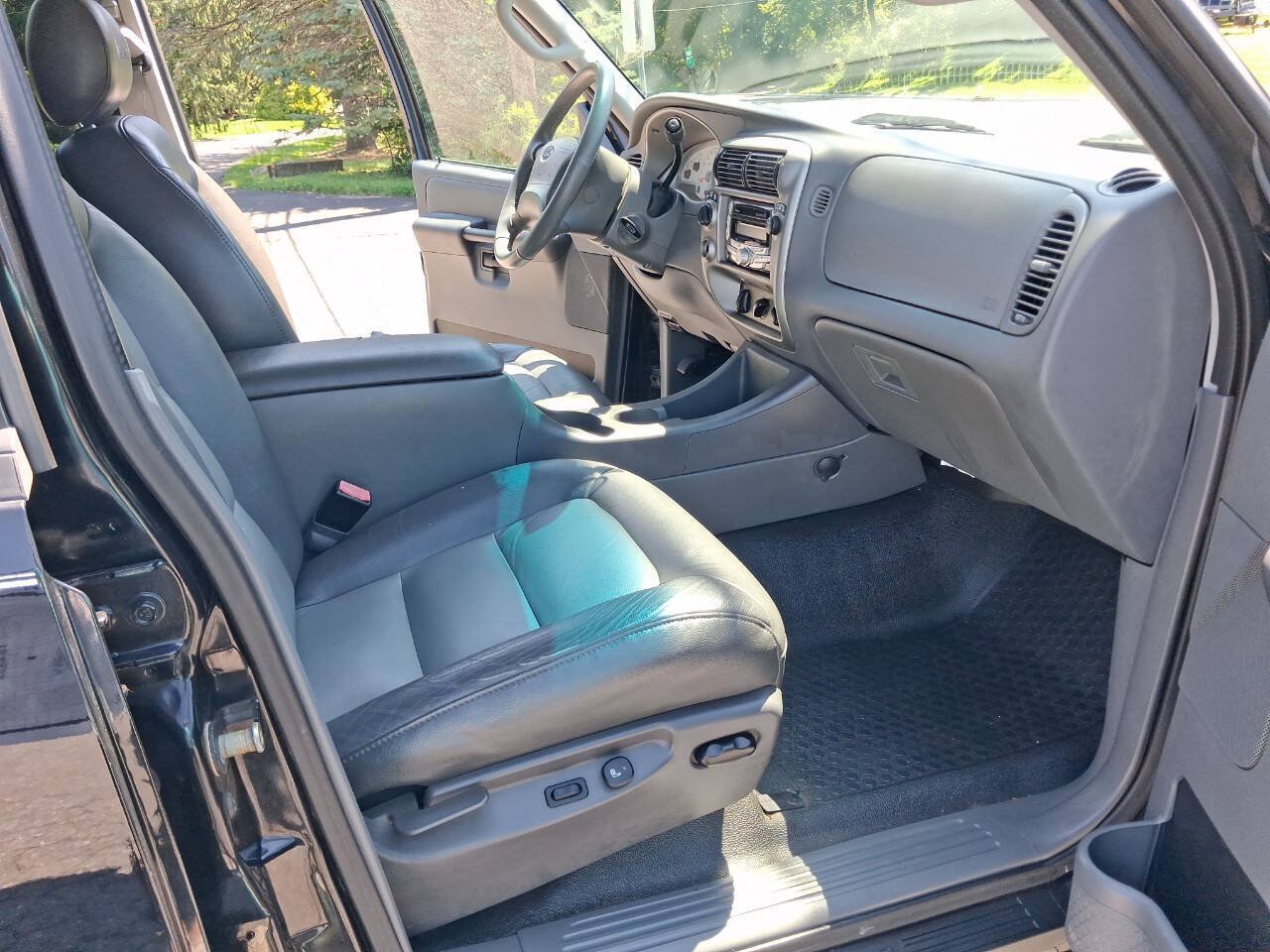 Used 2005 Ford Explorer Sport Trac 4x4 image 33