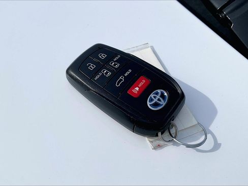 Used 2021 Toyota Sienna XSE w/ XSE Plus Package image 38