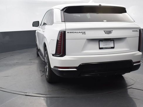 Used 2025 Cadillac Escalade IQ Luxury 2 w/ LPO, Premium Carpet Package AWD/4WD image 5