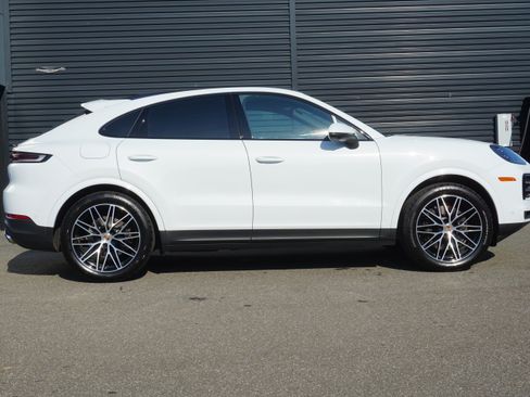 Certified 2025 Porsche Cayenne Coupe AWD/4WD image 9