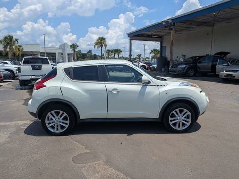 Used 2011 Nissan Juke SV FWD image 2