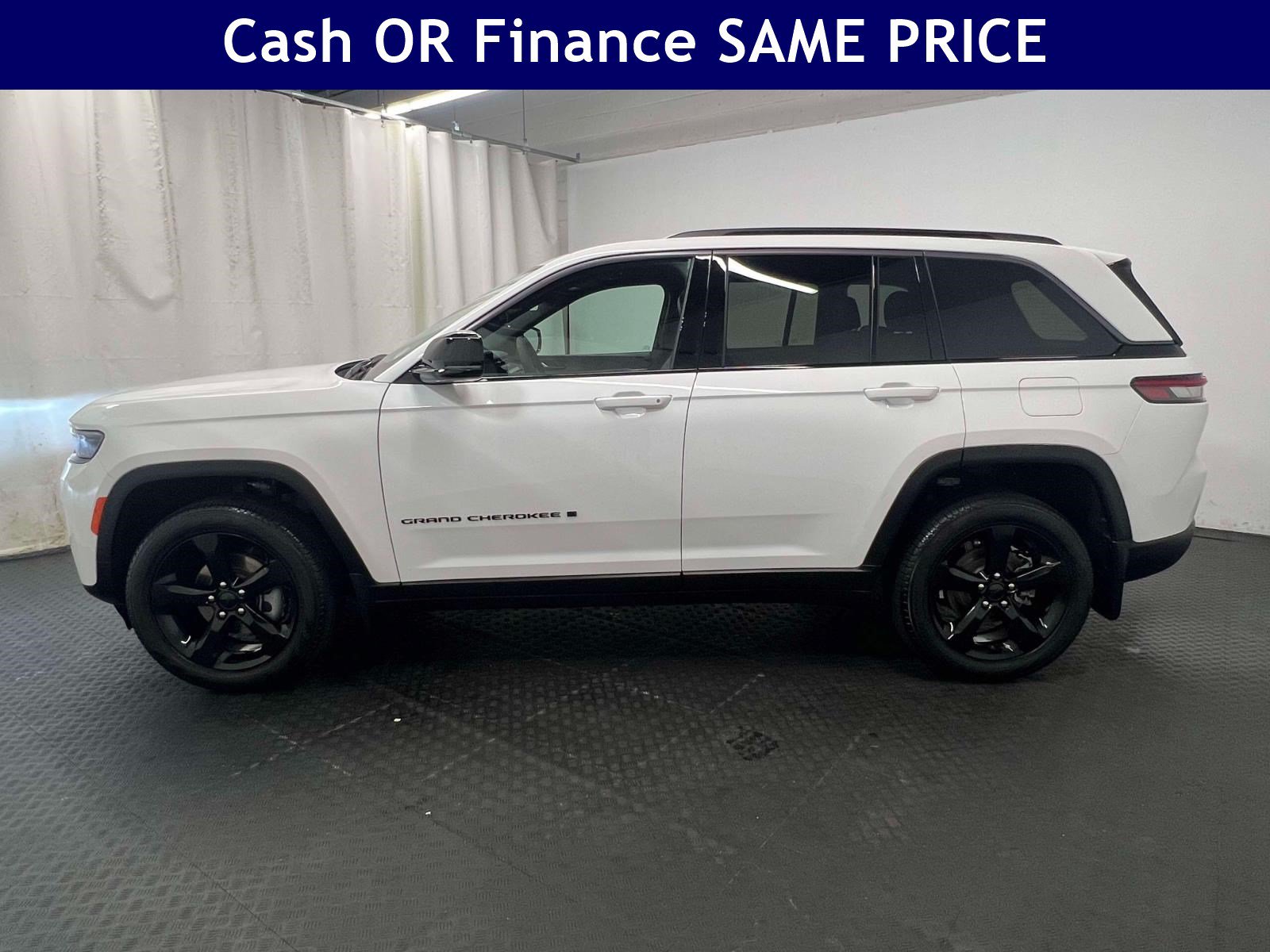 Used 2026 Jeep Grand Cherokee Limited w/ Limited Altitude Package AWD/4WD image 9