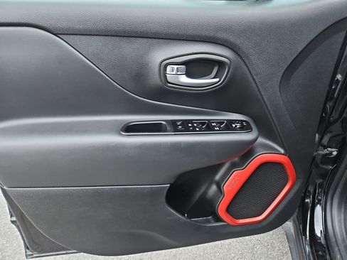 Used 2022 Jeep Renegade Trailhawk w/ Sun/Sound Group image 15