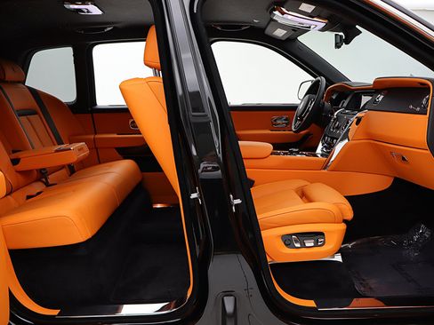Used 2022 Rolls-Royce Cullinan AWD/4WD image 35