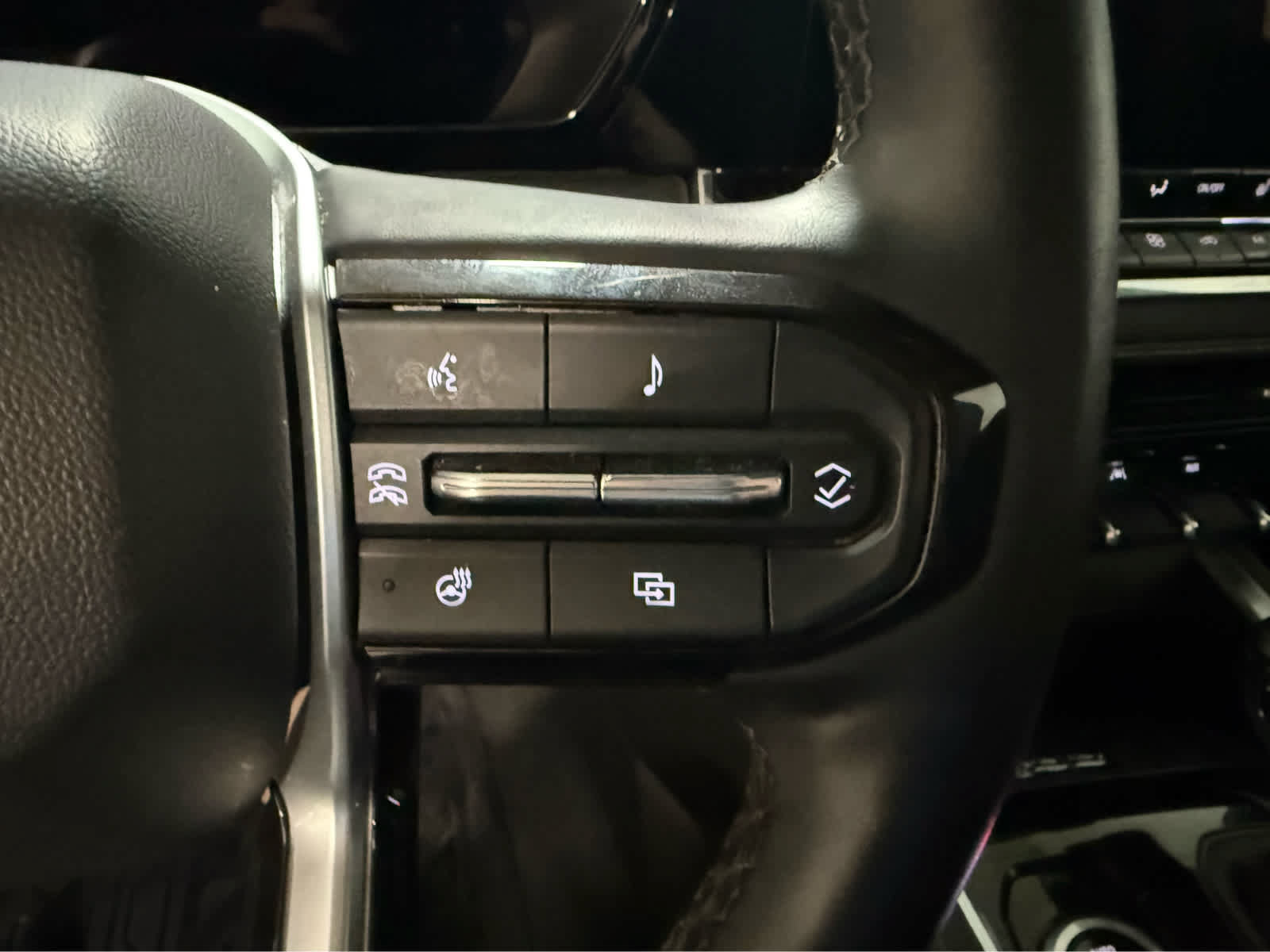 Used 2024 Chevrolet Colorado LT w/ LT Convenience Package III AWD/4WD image 19