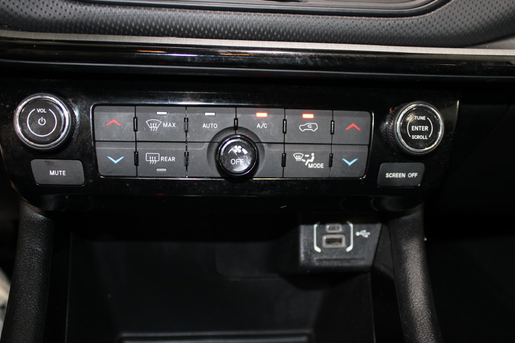 Used 2025 Jeep Compass Trailhawk AWD/4WD image 39