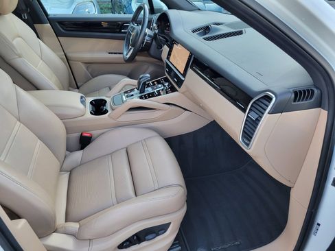 Certified 2022 Porsche Cayenne Platinum Edition AWD/4WD image 28