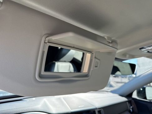 Used 2023 Volvo XC60 B5 Ultimate image 32