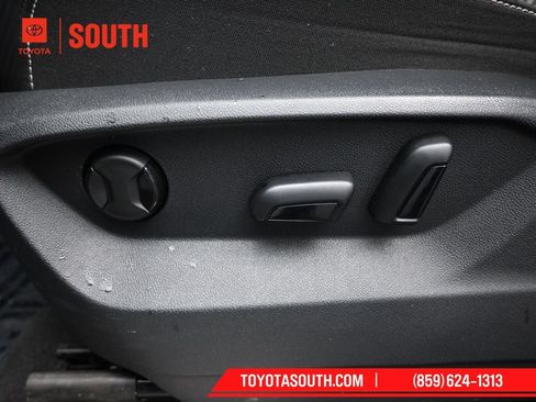 Used 2024 Volkswagen Atlas Cross Sport SE FWD image 10
