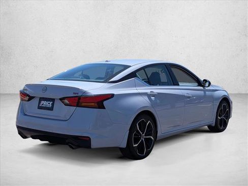 Used 2025 Nissan Altima 2.5 SR FWD image 5