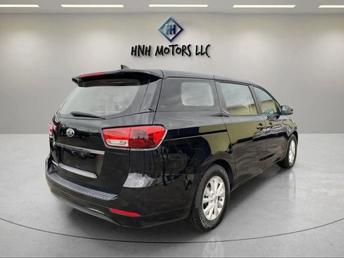 Used 2016 Kia Sedona L image 5