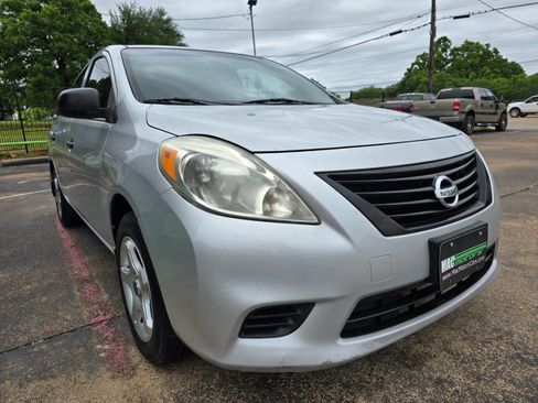 Used 2014 Nissan Versa S Plus image 3