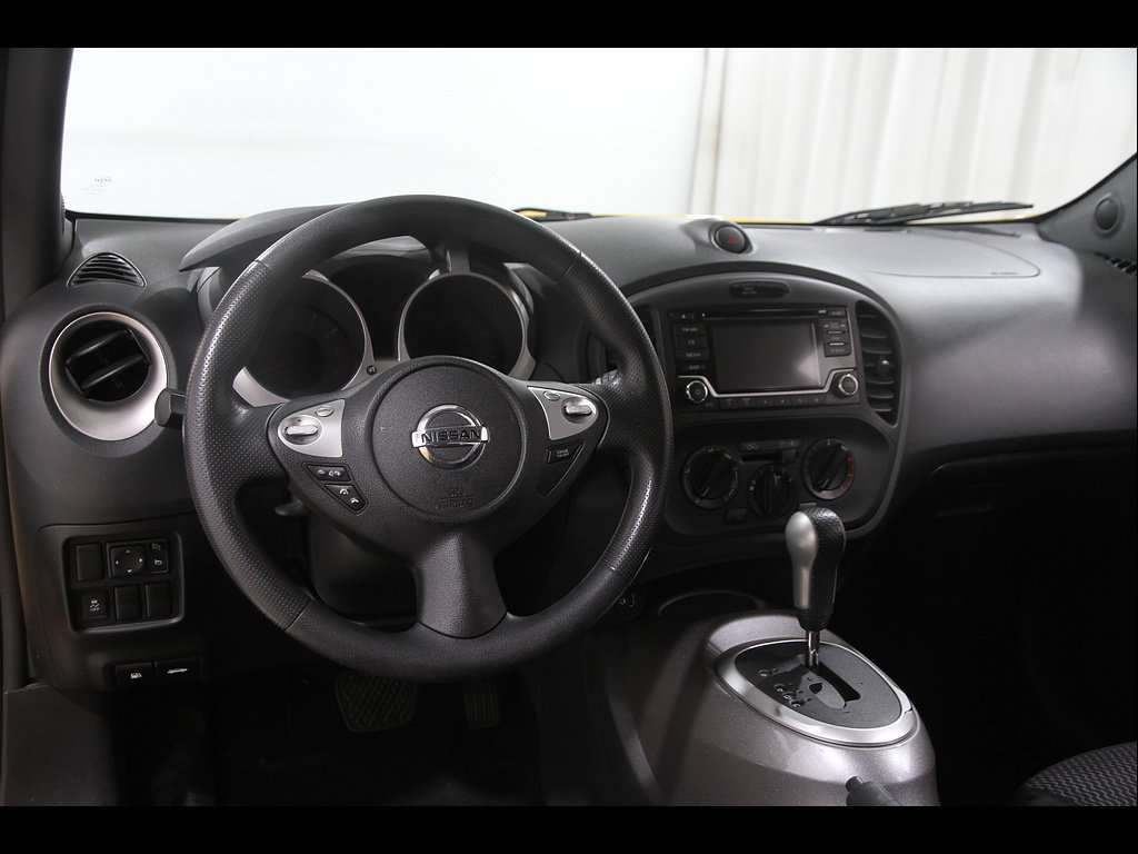 Used 2016 Nissan Juke S FWD image 6