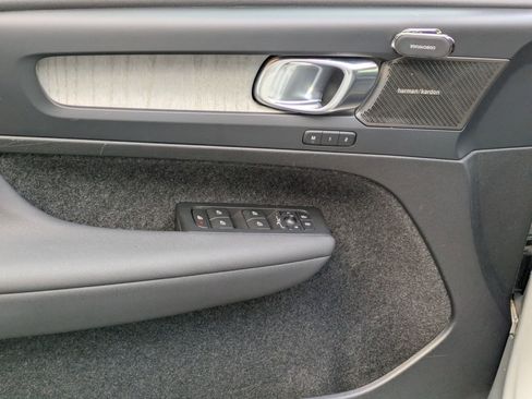 Used 2023 Volvo XC40 B5 Ultimate w/ Protection Package Premier image 13