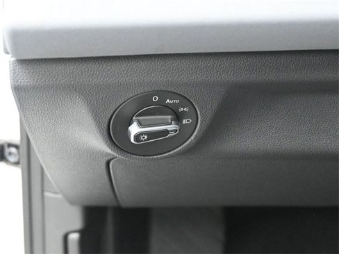 New 2025 Volkswagen Jetta SE image 21