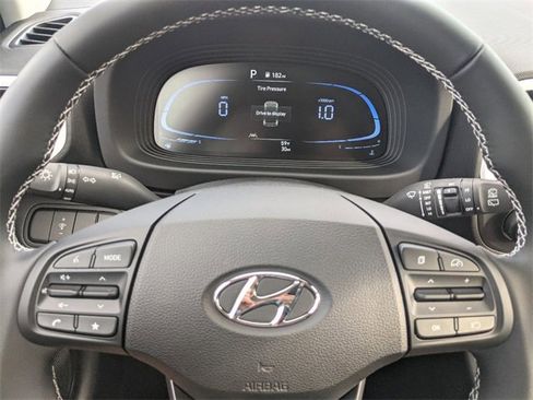 Certified 2025 Hyundai Venue Limited image 22