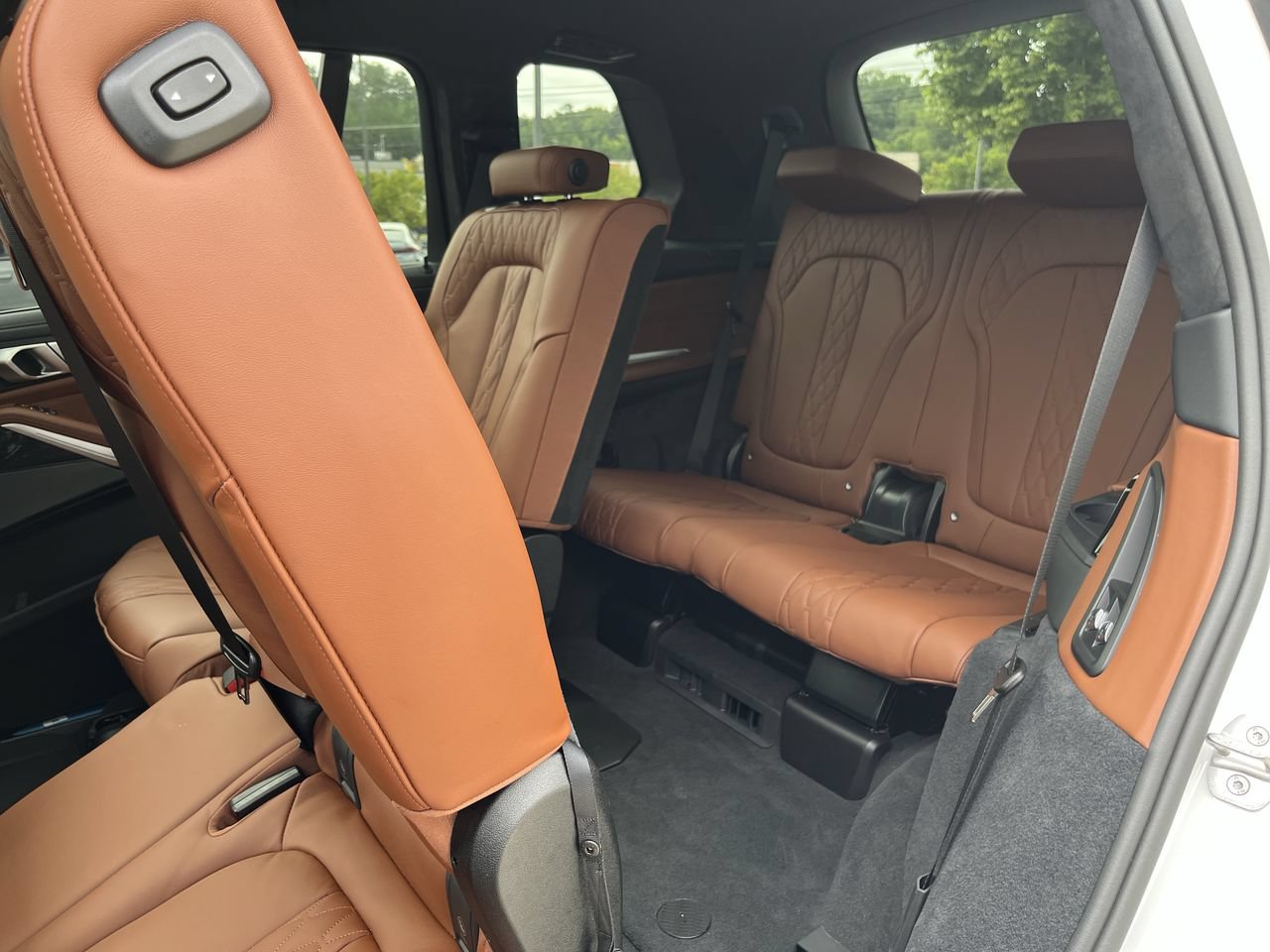 Used 2027 BMW X7 xDrive40i w/ M Sport Package AWD/4WD image 33