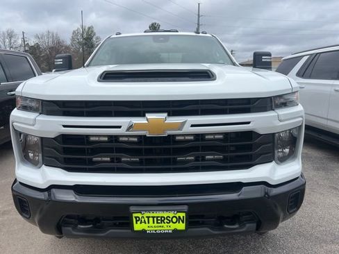 Used 2024 Chevrolet Silverado 2500 Custom w/ Custom Value Package image 3