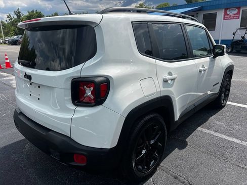Used 2017 Jeep Renegade Altitude FWD image 4