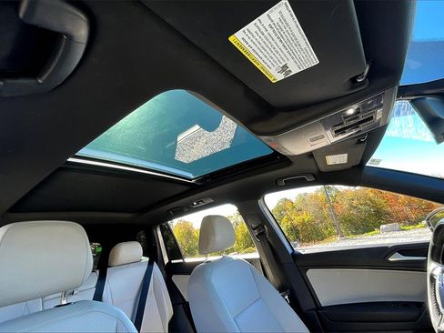 Used 2021 Volkswagen Tiguan SE R-Line image 19