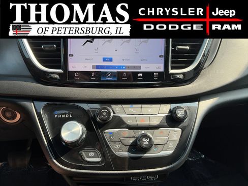 Used 2025 Chrysler Pacifica Select FWD image 19