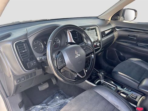Used 2020 Mitsubishi Outlander SE image 9