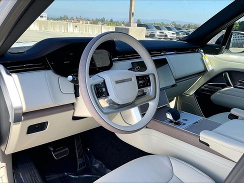 New 2026 Land Rover Range Rover Long Wheelbase SE AWD/4WD image 12