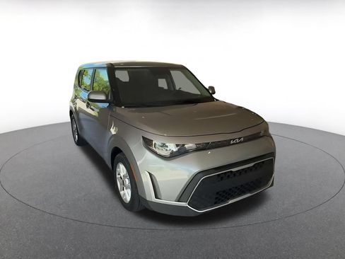 Used 2025 Kia Soul LX w/ LX Technology Package FWD image 3