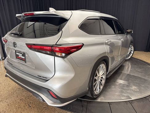 Used 2021 Toyota Highlander XSE AWD/4WD image 8