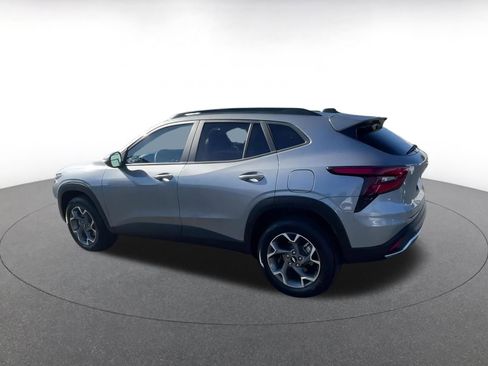 Used 2025 Chevrolet Trax LT image 10