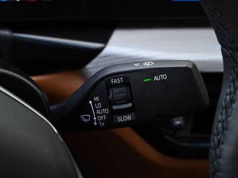 Certified 2025 BMW 330i Sedan image 37