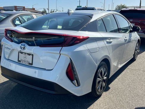 Used 2017 Toyota Prius Prime Advanced FWD image 4