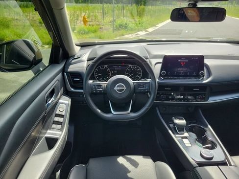 Used 2024 Nissan Rogue SV w/ SV Premium Package AWD/4WD image 13