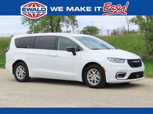 Certified 2024 Chrysler Pacifica Touring-L FWD image 1