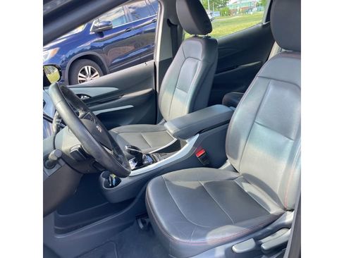 Used 2019 Chevrolet Bolt Premier w/ Infotainment Package FWD image 5