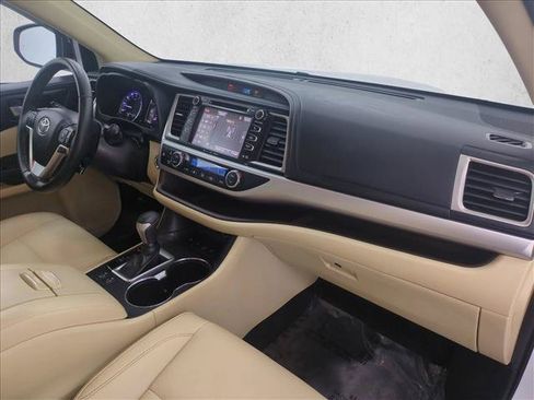 Used 2019 Toyota Highlander XLE AWD/4WD image 26