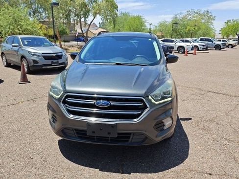 Used 2017 Ford Escape SE w/ SE Sport Appearance Package FWD image 4