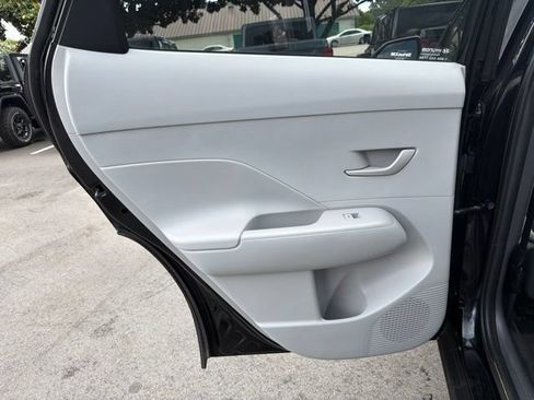 Used 2025 Hyundai Kona SEL FWD image 11