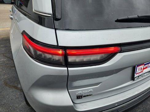 New 2025 Jeep Grand Cherokee Laredo X w/ Luxury Tech Group I AWD/4WD image 5